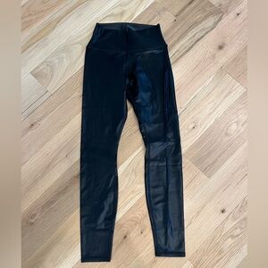 NWOT ALO Shiny Black Leggings Medium